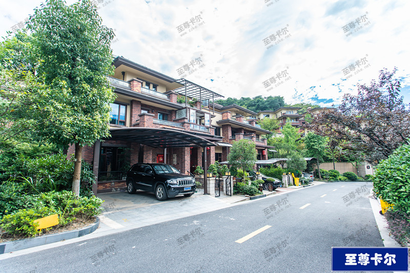 越來(lái)越多的人選擇至尊卡爾鋁合金車(chē)棚，也不是沒(méi)有原因