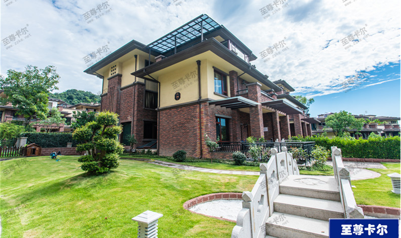 空曠的露臺、搭配至尊卡爾露臺棚效果意想不到！