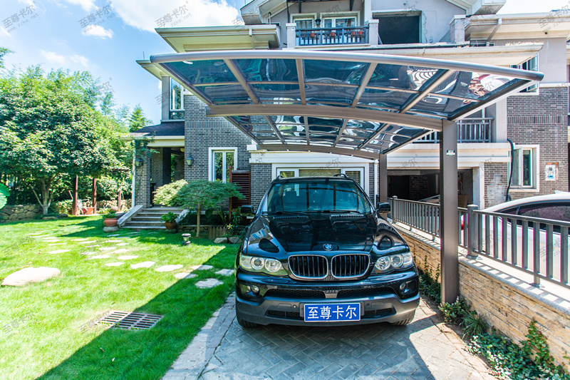 為什么越來越多的人喜歡鋁合金車棚,這6個優(yōu)點你知道嗎?