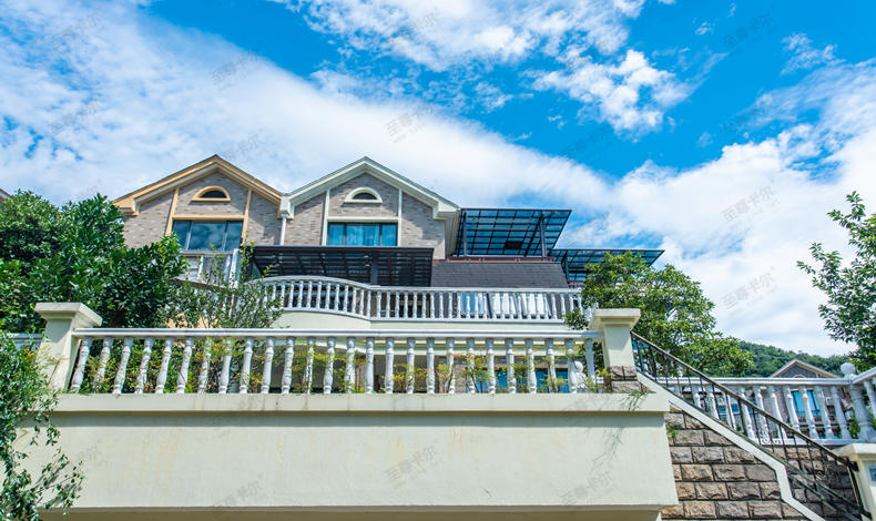 露臺(tái)雨棚用什么材料最好？這種材料千萬(wàn)不要選！