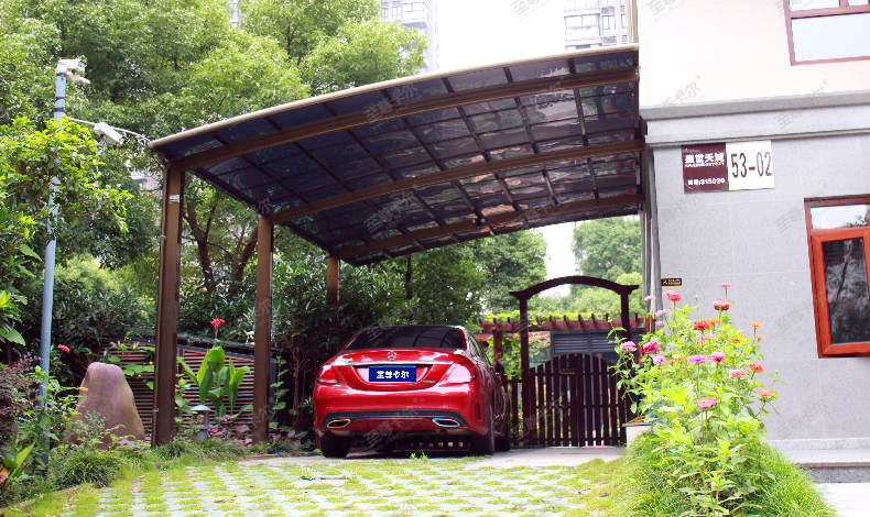 快來(lái)圍觀！他們家推出的這款車(chē)棚你肯定沒(méi)見(jiàn)過(guò),鄰居直呼有品位!