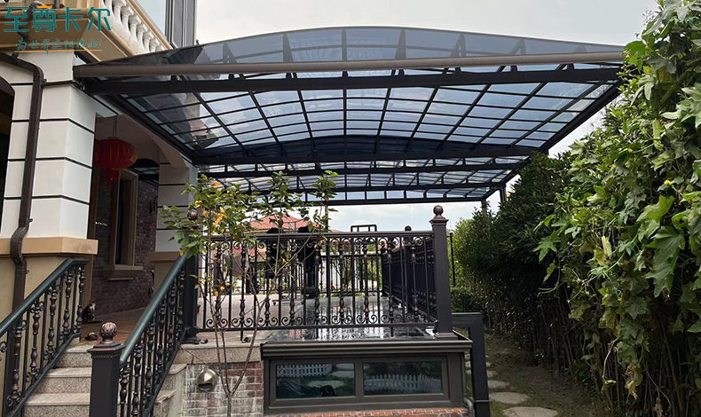 成都專業雨棚？做雨陽棚用什么材料好？